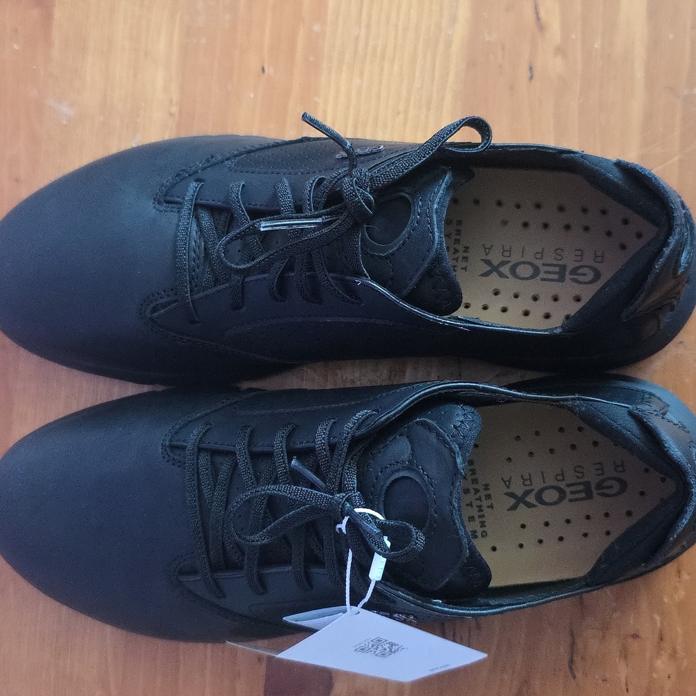 Geox size 7 men AERANTIS